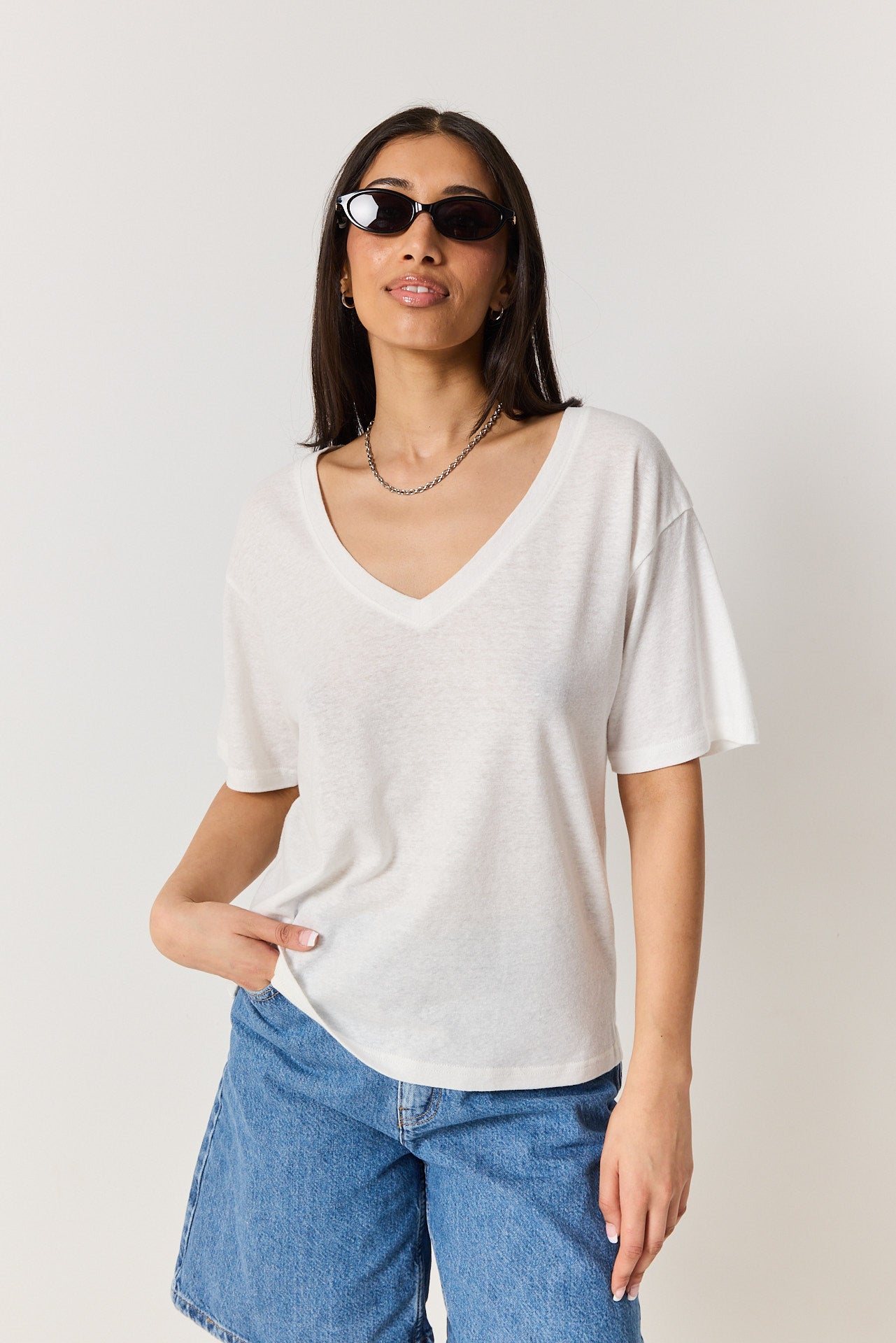 T-shirt V linen white