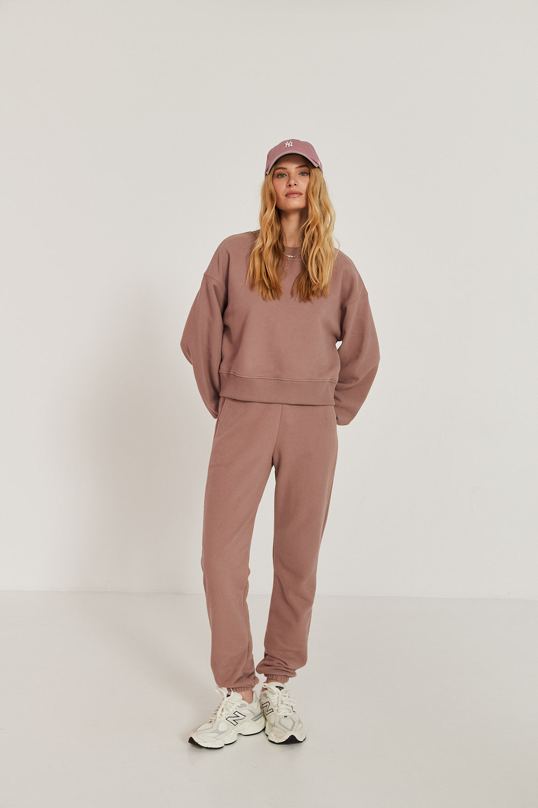Spodnie dresowe mocca mousse